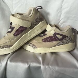 Jordan Spizike low light brown and violet dust youth size 2